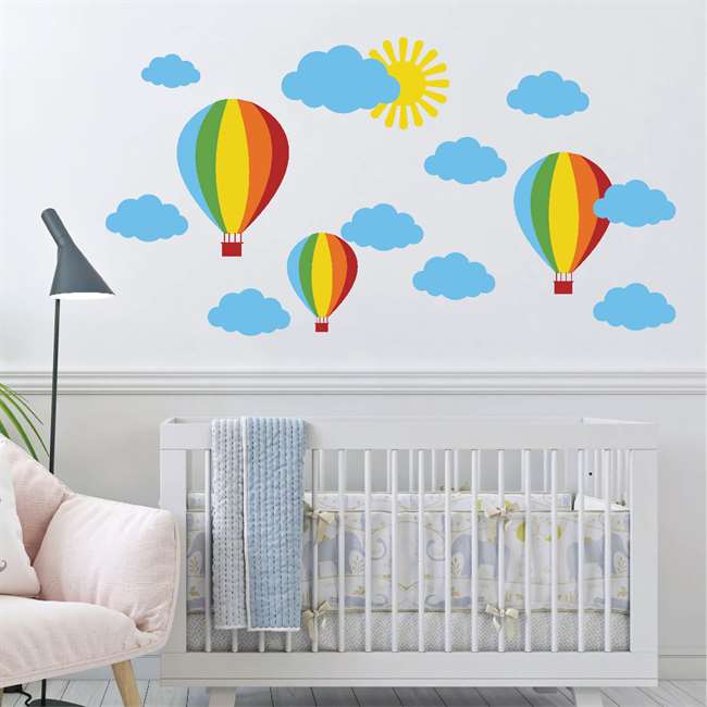 Renkli Uçan Balonlar ve Bulut Bebek Çocuk Odası Sticker
